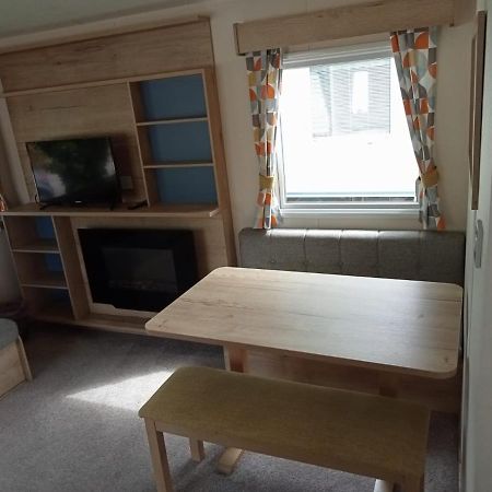 New 2 Bed Holiday Home With Decking In Rockley Park Dorset Near The Sea Lytchett Minster Exterior photo
