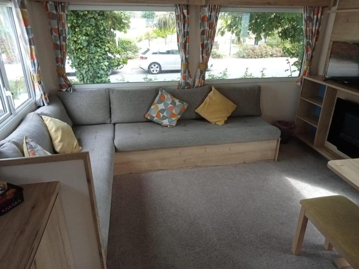 New 2 Bed Holiday Home With Decking In Rockley Park Dorset Near The Sea Lytchett Minster Exterior photo